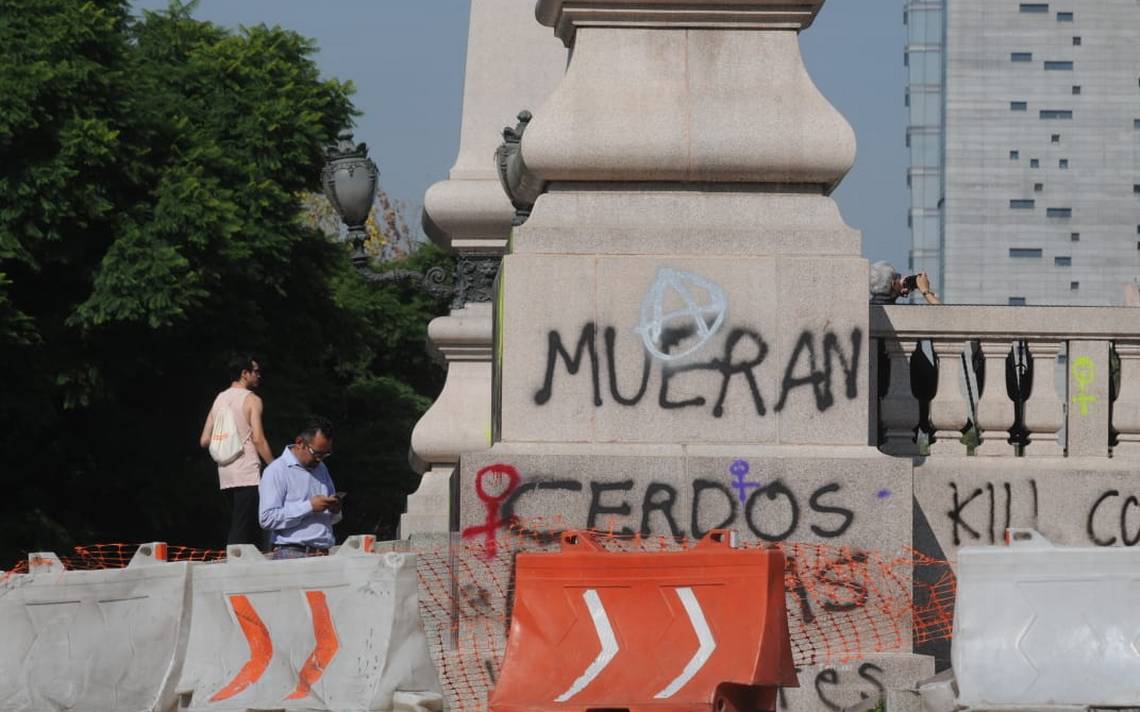 8M: Encapuchadas destruyen instalaciones del Metro Hidalgo en marcha
