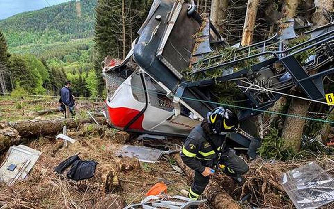 Tragedia en Italia: cabina de teleférico cae al vacío y deja 13 muertos -  La Prensa - Noticias Mexico