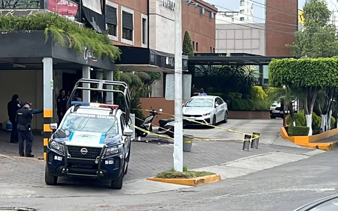 Hombre alcanza balazos afuera de restaurante en Satélite, Naucalpan – el Sol de México